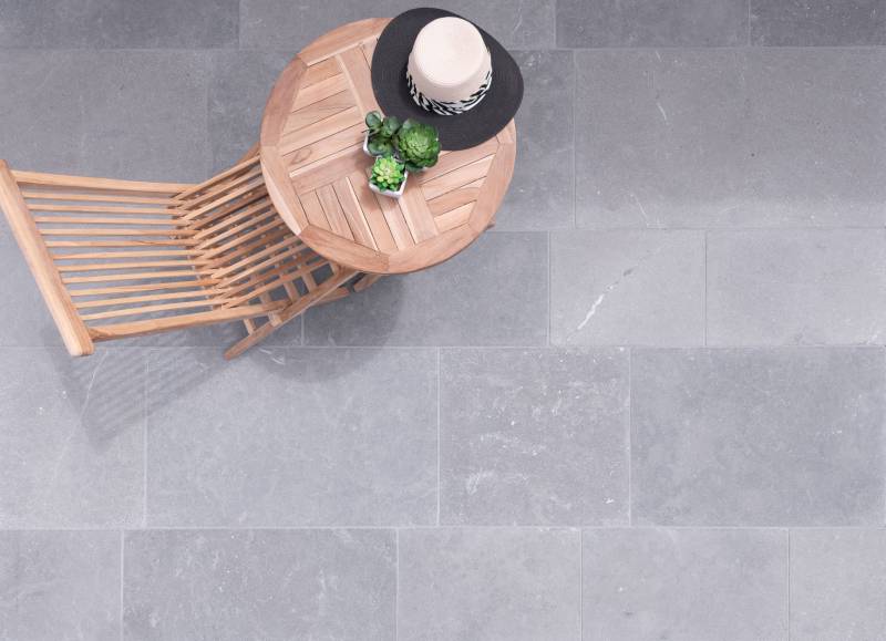 Pierre naturelle Kahla gris en finition vieillie antique 