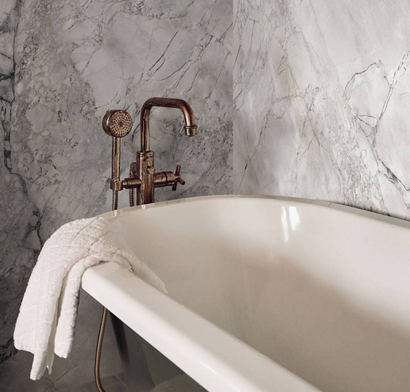 Retro‑Chic Bathroom with Bold Veined Marble-Style Cladding affordable in New York, USA