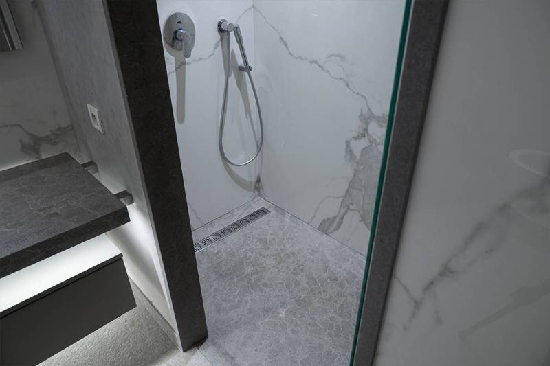 Majestic bathroom in natural limestone in Casablanca - Non-slip brushed flamed limestone floor and shower tray in brushed natural stone