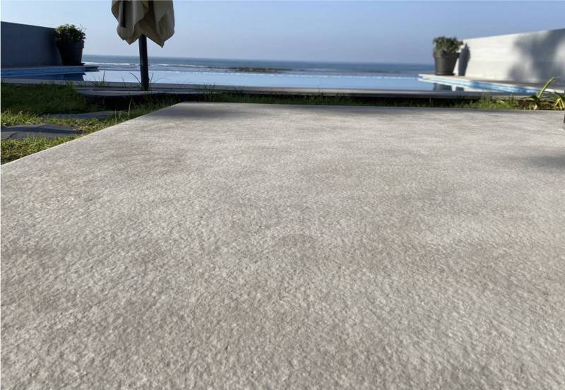 Custom-made giant pool copings in brushed flame gray Kahla natural limestone for a pool with skimmers
