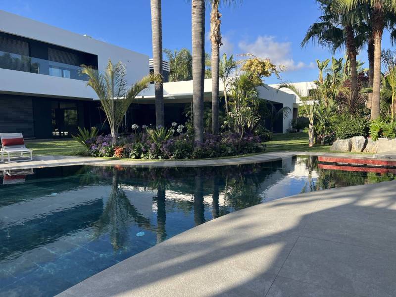 Natural stone Kahla grey Pool copings cladding with with a brushed flamed finish we call Passirac