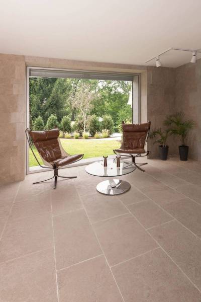 Extremely resistant beige limestone natural stone from the Atlas Mountains in Morocco brushed finish / Showroom production on the Rabat - Casablanca axis