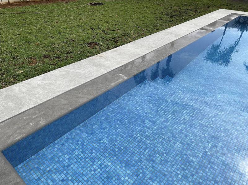 Pool cladding with Kahla grey natural stone 