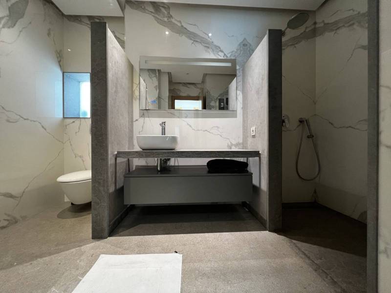 Majestic bathroom in natural limestone in Casablanca - Non-slip brushed flamed limestone floor and shower tray in brushed natural stone