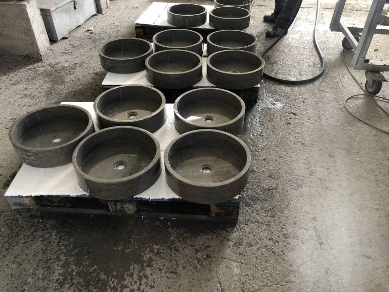 Collection of natural stone basins on catalog or custom-made in the shape, color and finish of your choice