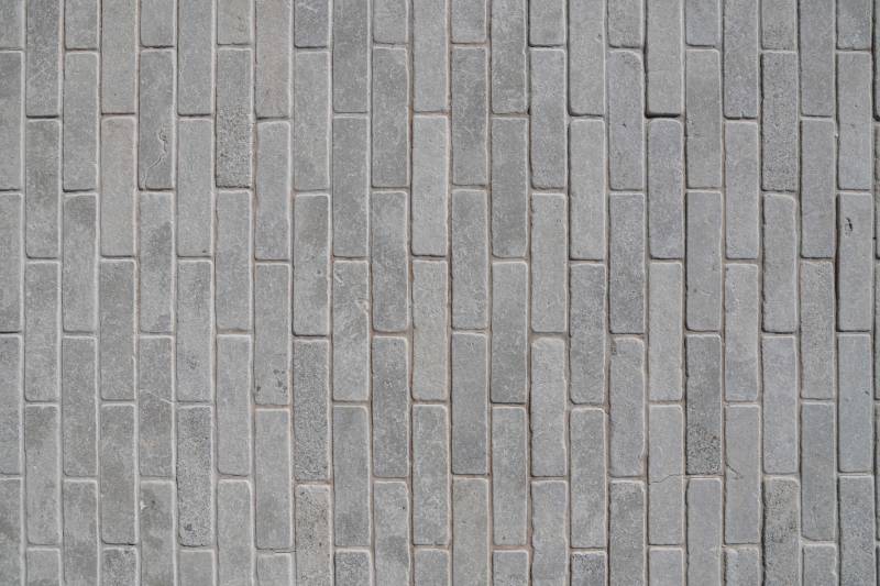 Outdoor terrace in Avallon grey limestone – aged finish – Burgundy stone inspiration.