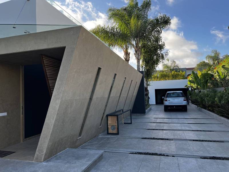 Architectural facade and flooring in natural beige and gray stones : your coatings at low price in Miami, Florida