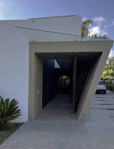 Natural stone coating for stunning architectural house at great deal : create a unique facade in Los Angeles, California