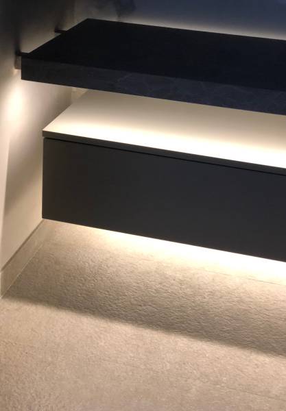 2.	Promomarbre is selling the best natural stone cladding for chic and cosy bathroom at the best price on the market. Explore our gray limestone like in this San Diego House in California