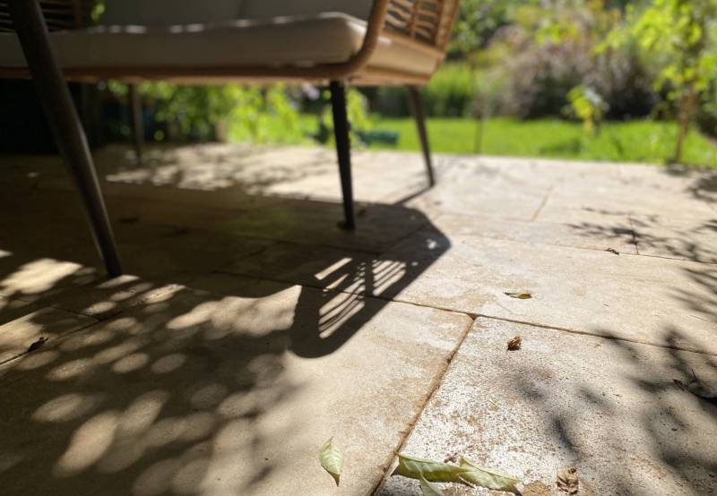 We sell high quality resistant coating and cladding outdoor materials at low price : check out this exterior terrace in Orlando, Florida