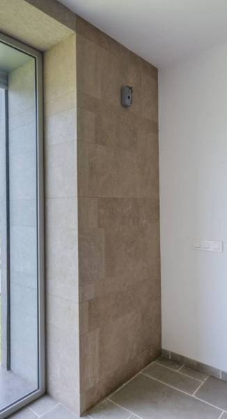 Beautiful townhouse in Dallas, Texas with beige aged stone wall cladding in living area. Find the best stone quality at affordable price