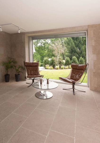 Modern house in Beverly Hills, Los Angeles, with beautiful aged sand stone slabs as flooring. We sell trong and affordable cladding materials